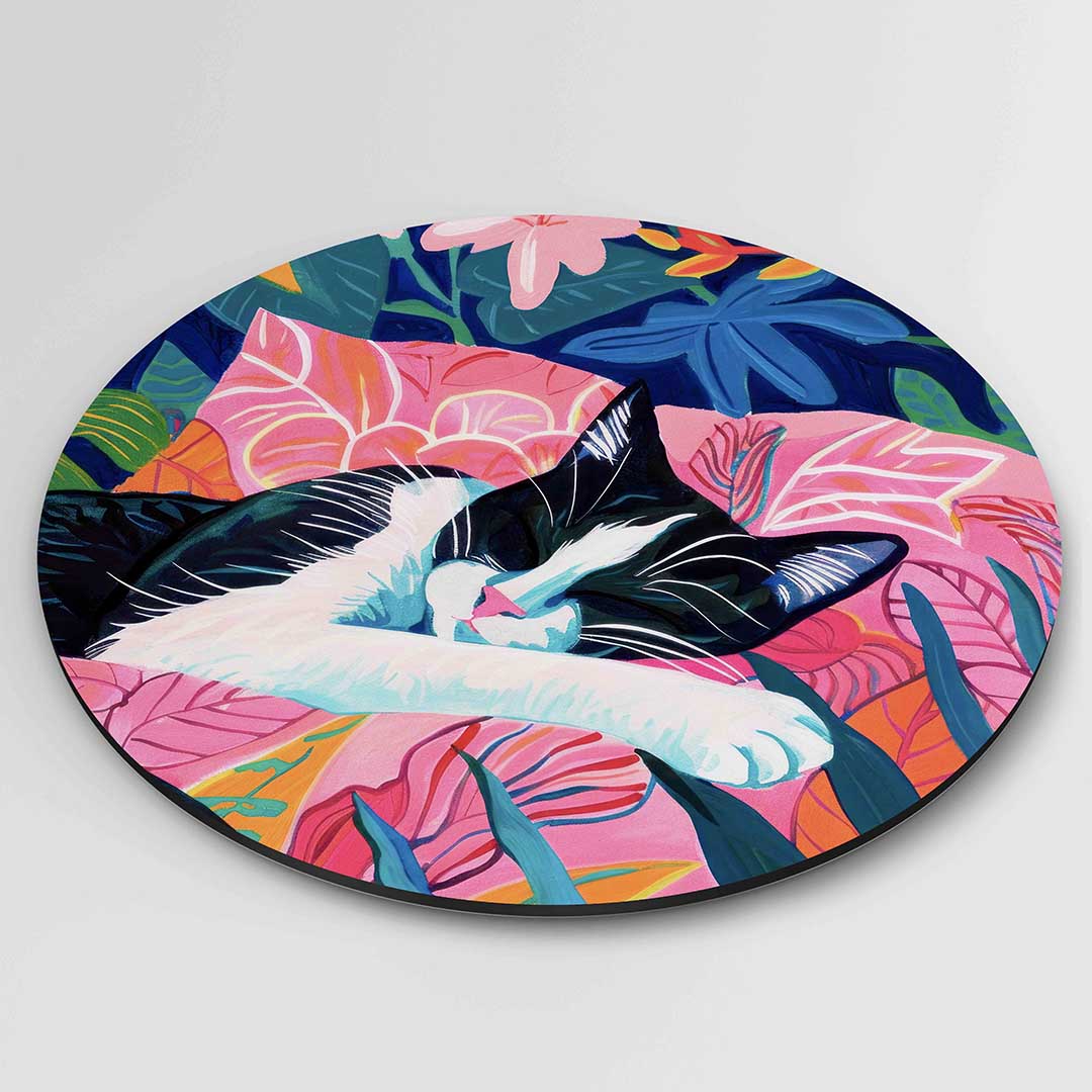 Slapende kat en bladeren – ronde textuur wanddecoratie van WallArtistic