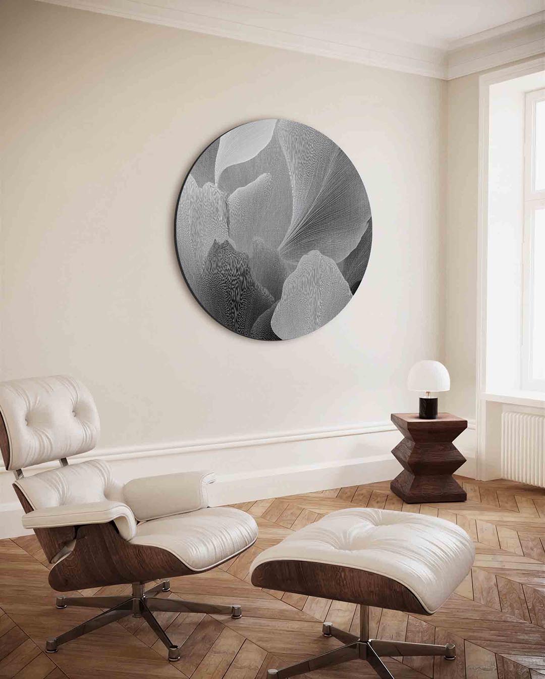Bladvormen in grijstinten – moderne ronde wanddecoratie met vrouwelijk portret
