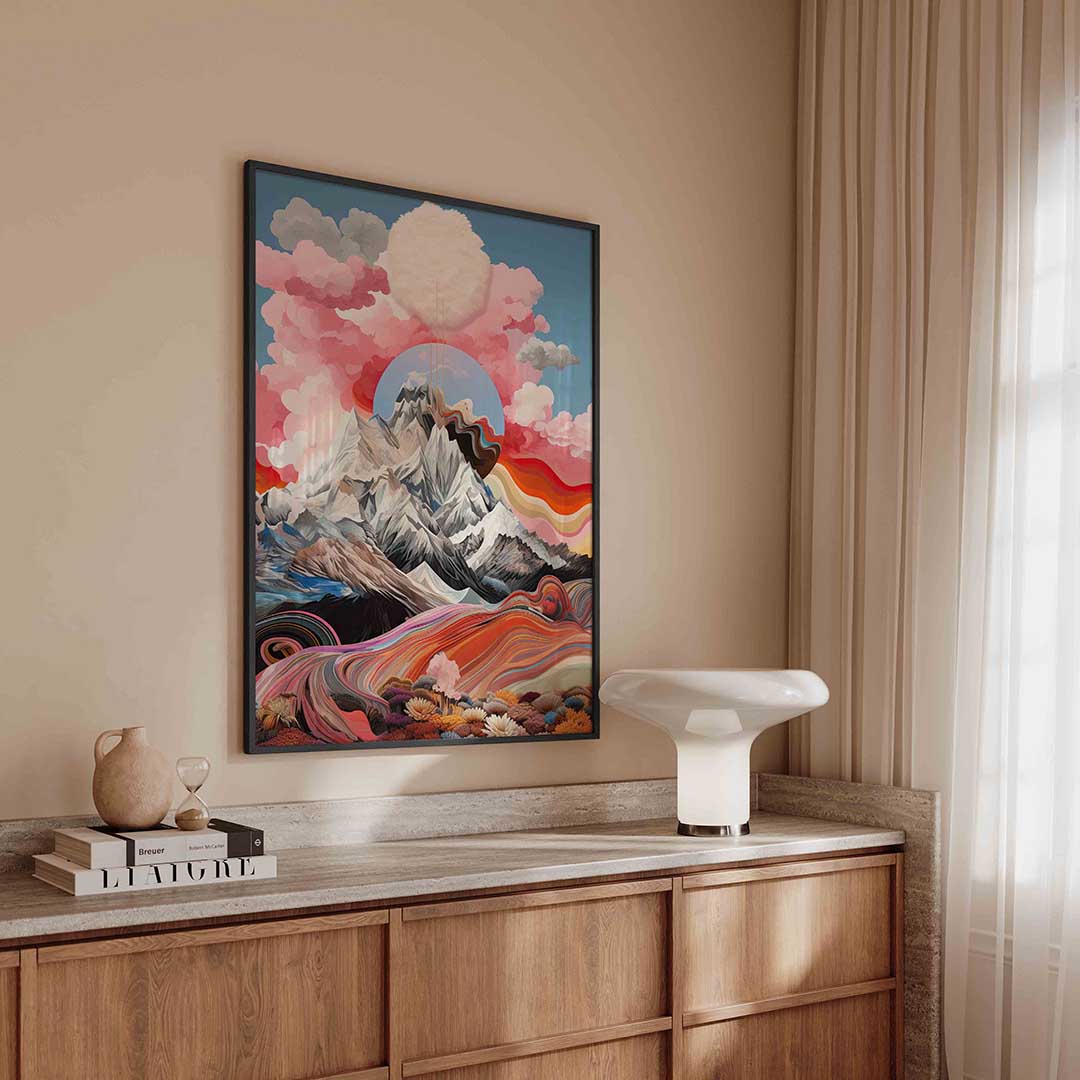 Berglandschap met kleurrijke wolken – surreal poster in staand formaat