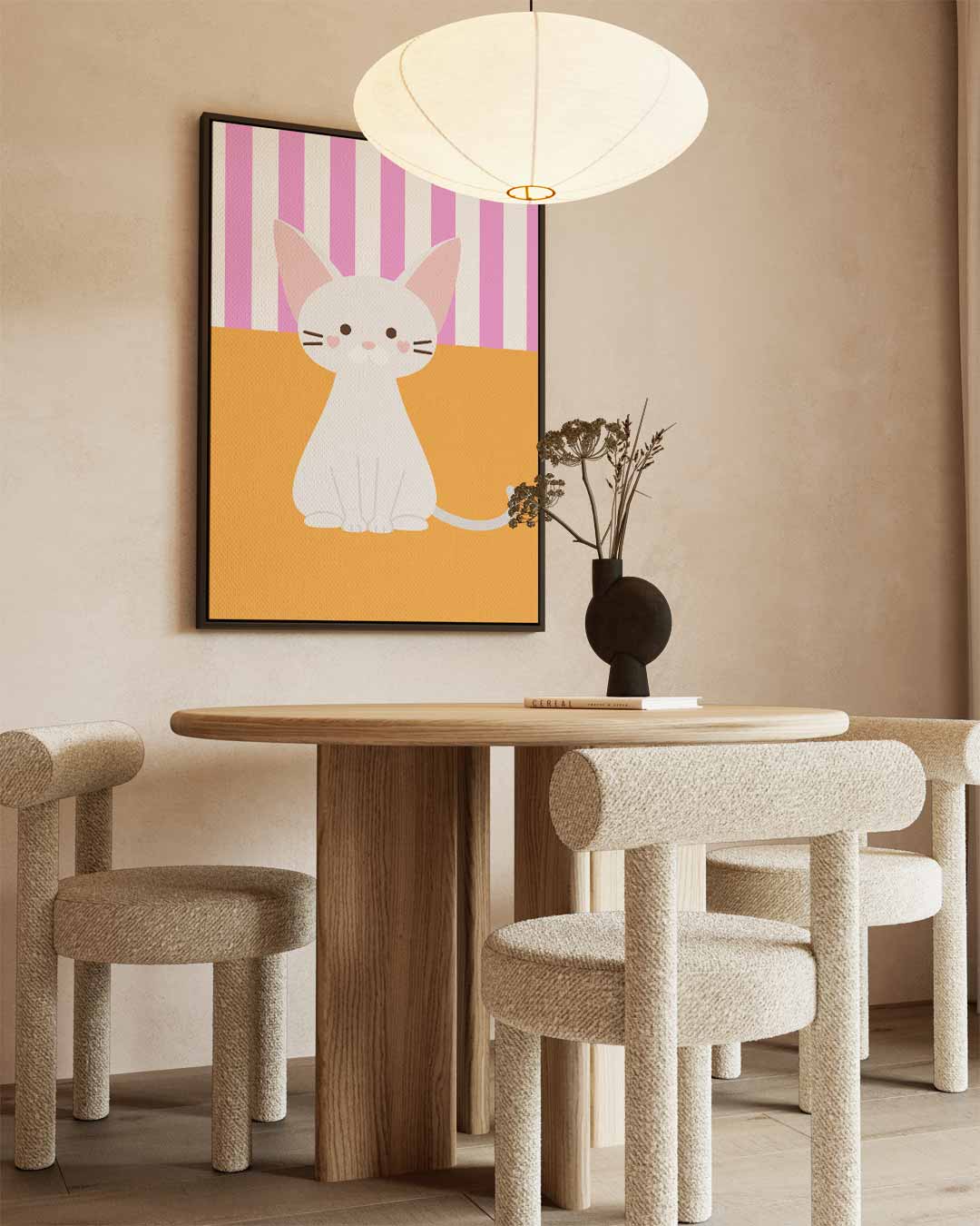 Schattige Kat op Streepjesachtergrond – staand kunstwerk voor modern interieur
