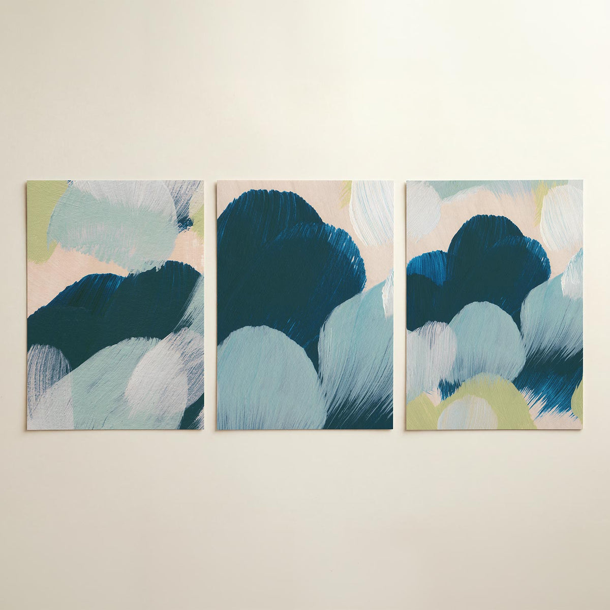Kleurvlakken harmonie posterset – detailweergave – deze posterset in drie delen toont zachte penseelstreken in