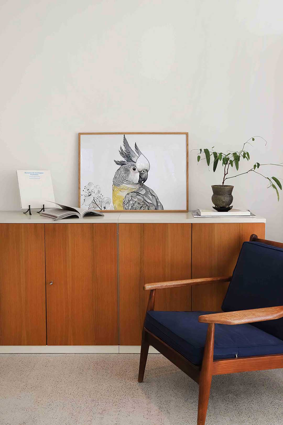 Papegaai met bloemen – liggende dieren wanddecoratie van WallArtistic
