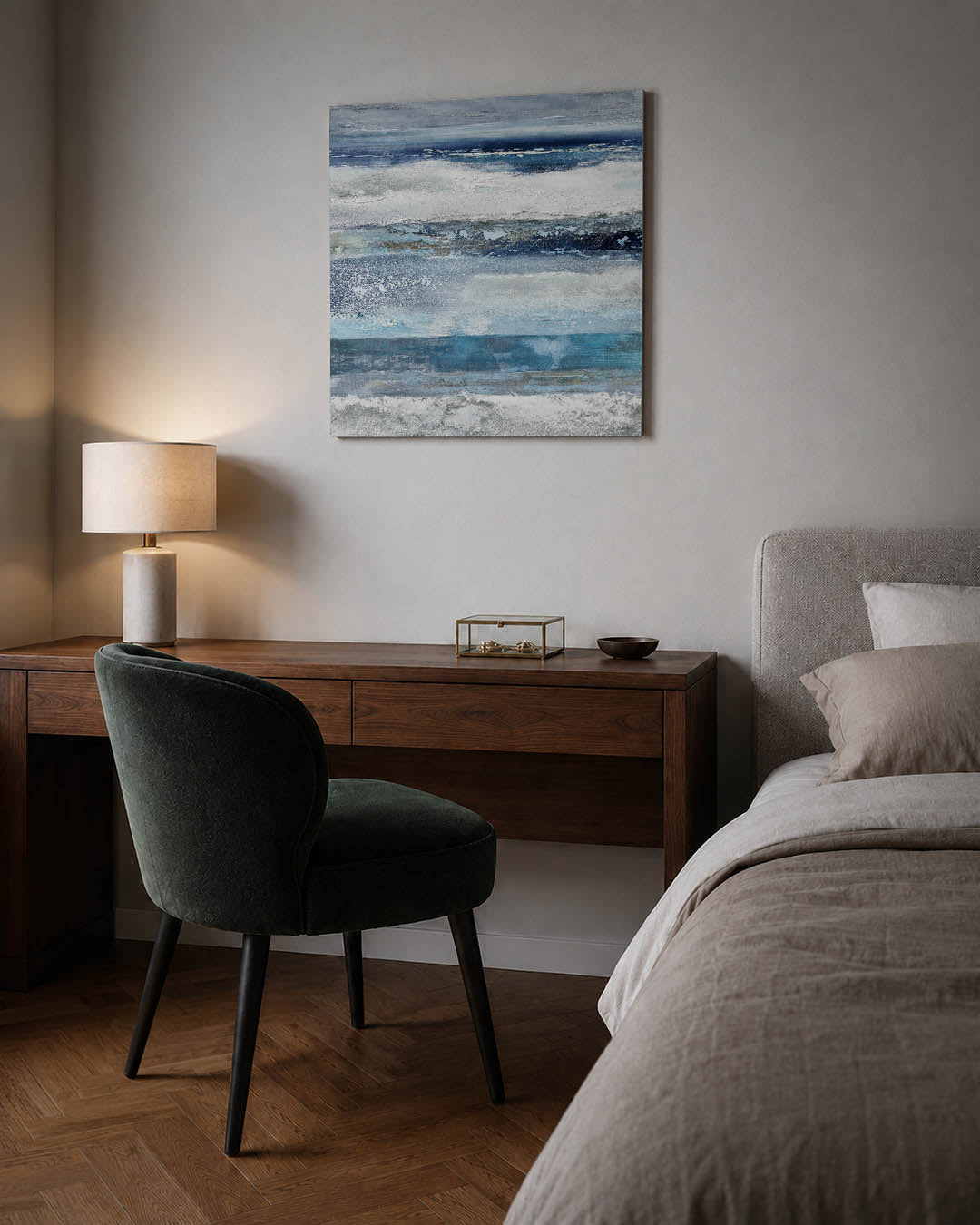 Horizontale kleurenlagen kunstwerk – sfeerbeeld – dit werk toont horizontale lagen in verschillende tinten blauw en wit, met