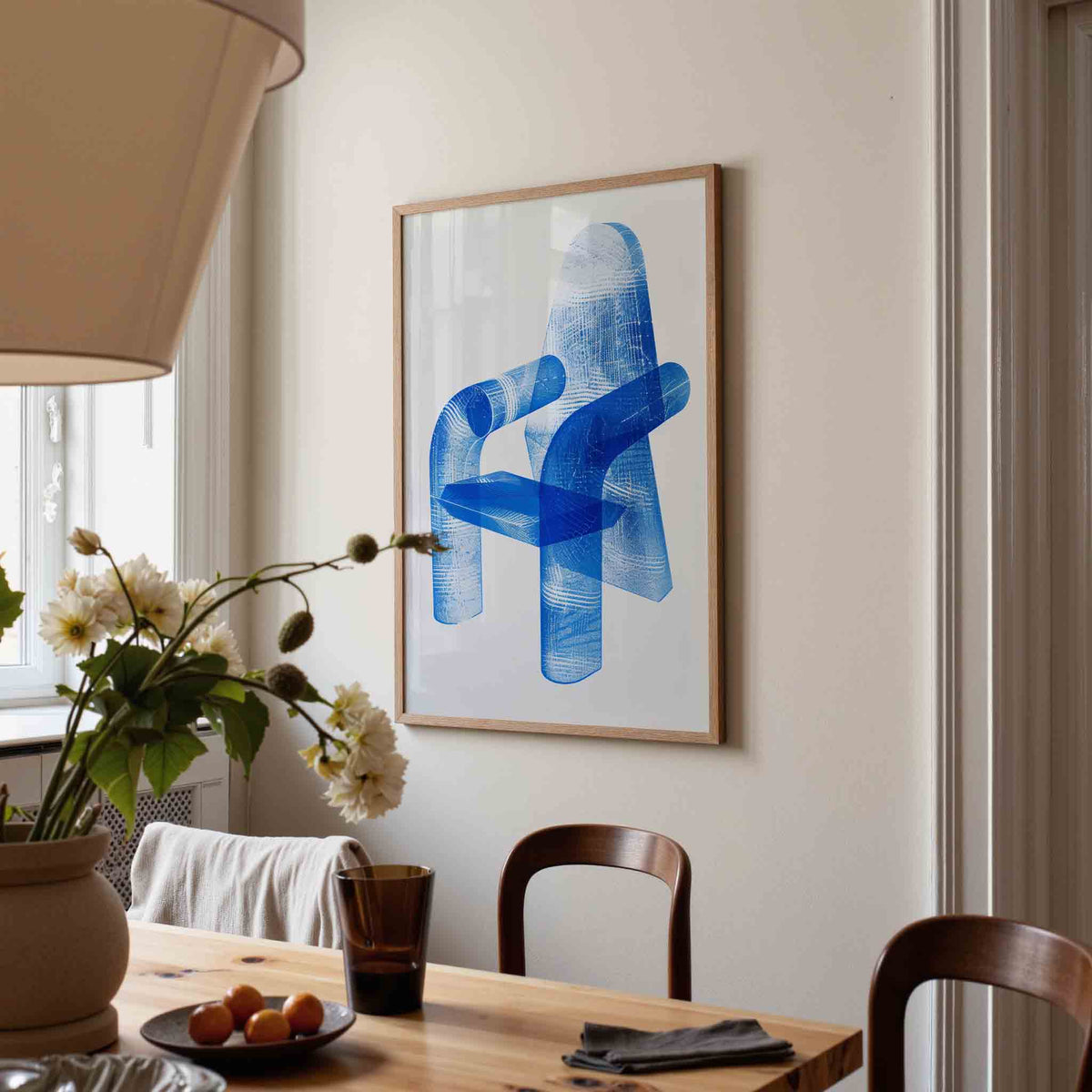 Abstracte blauwe stoel – eigentijdse illustratie poster in staand formaat