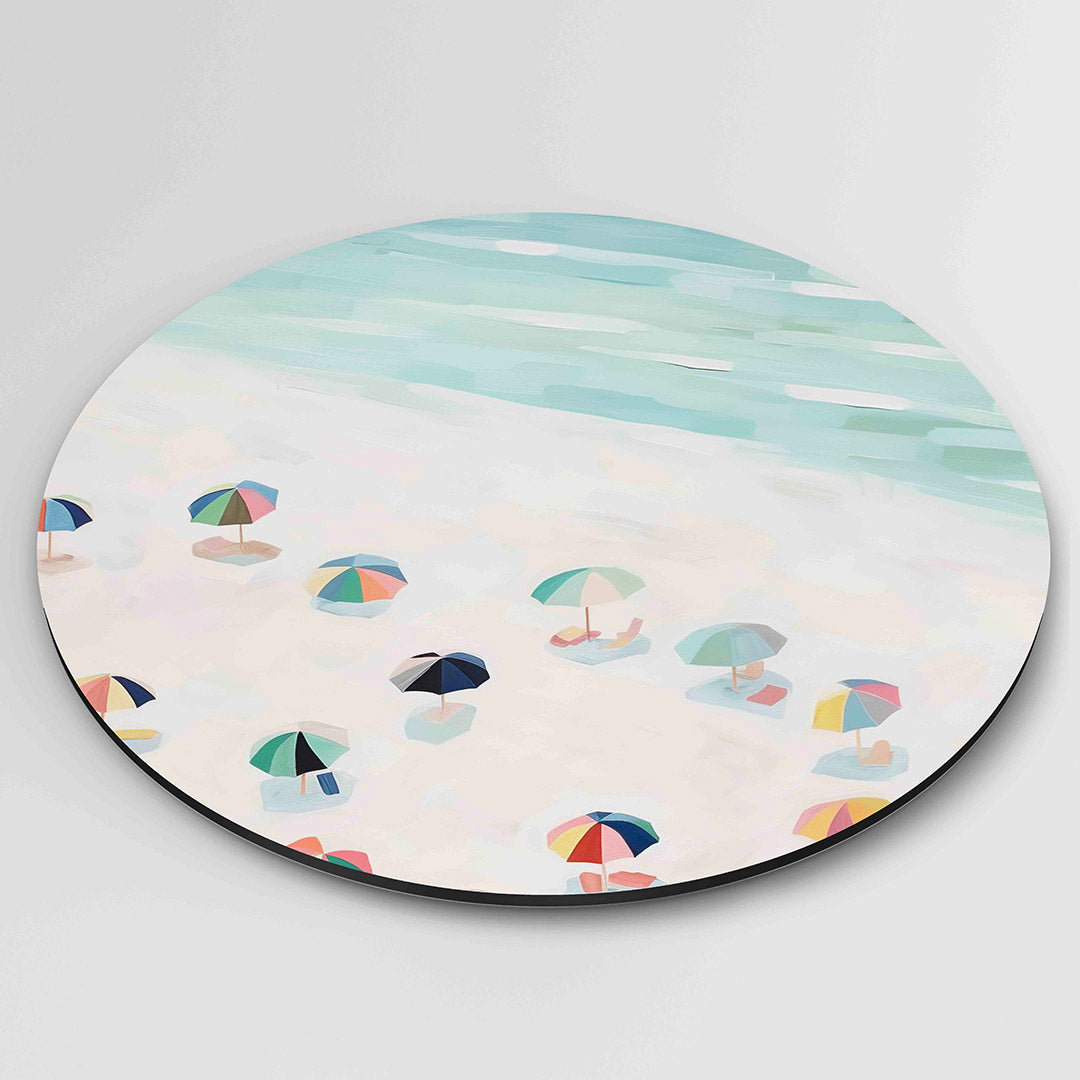 Strand met parasols – ronde wanddecoratie met abstract ontwerp