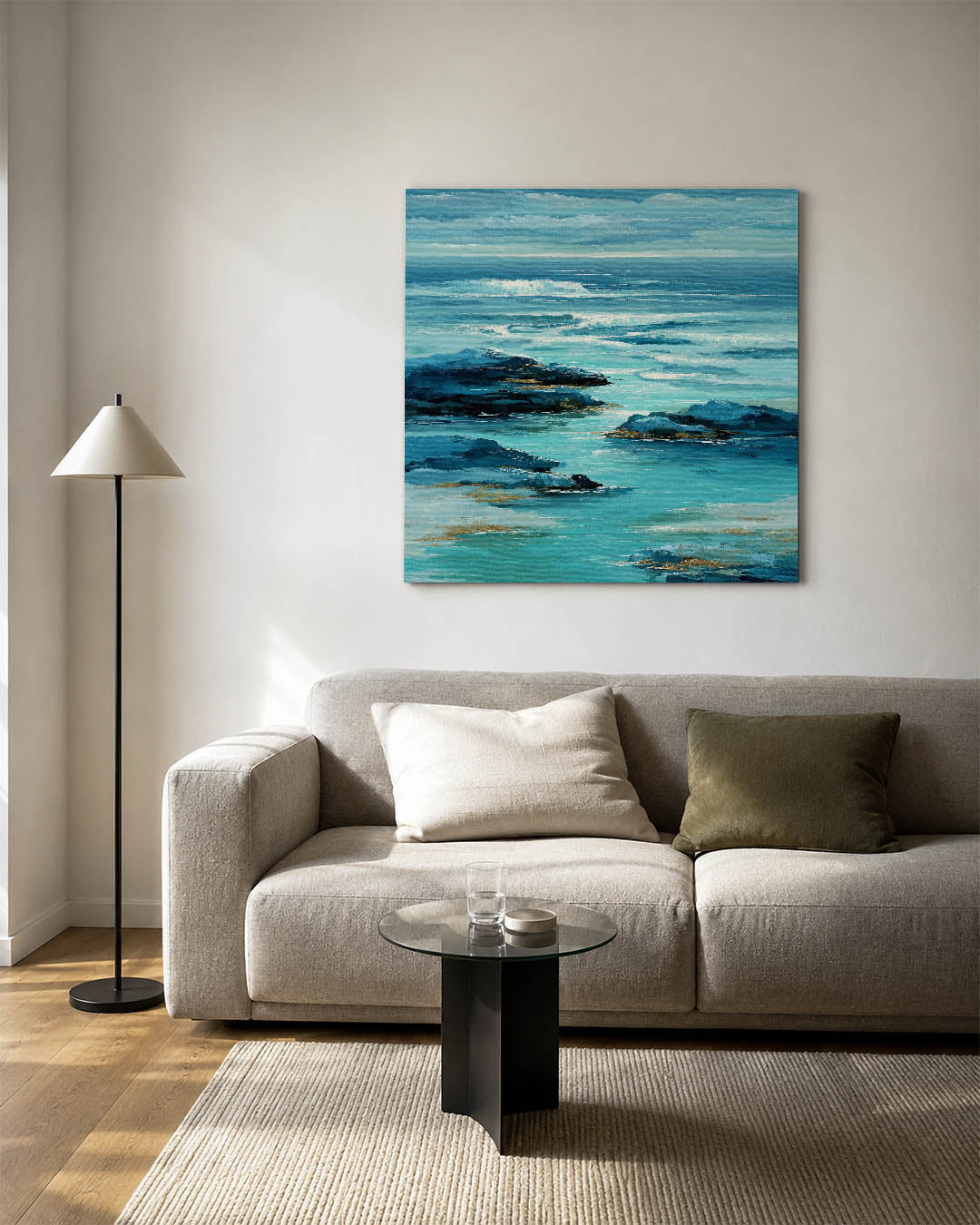 Zeezicht compositie kunstwerk – vierkante wanddecoratie – dit werk toont een serene zee met golven en rotsen. De blauwe