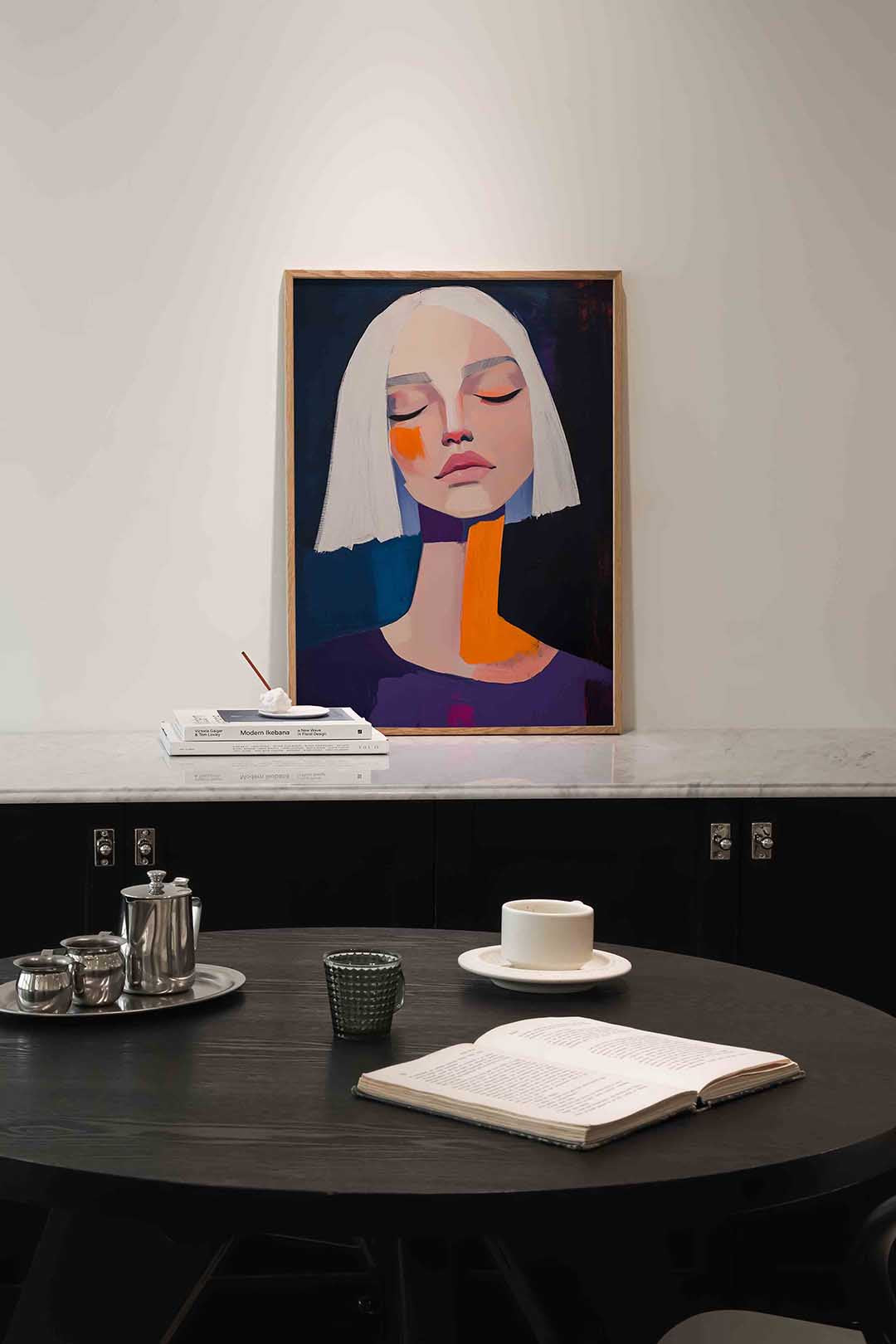 Vrouw met witte haren – moderne poster in staand formaat