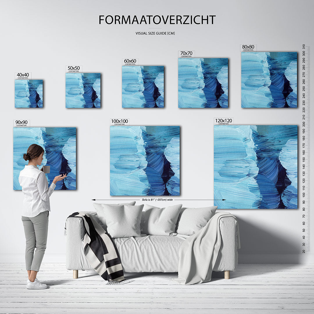 Dynamische blauwe borstels kunstwerk – dit werk toont vloeiende penseelstreken in diverse blauwtinten. De compositie is