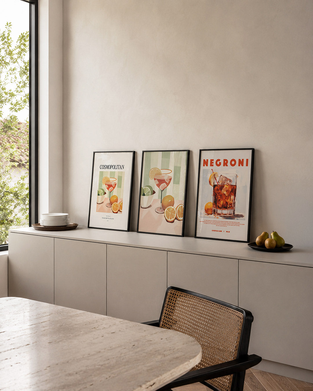 Fruitige cocktailkleuren – een speelse compositie van citrusvruchten en een cocktailglas – weergave 4
