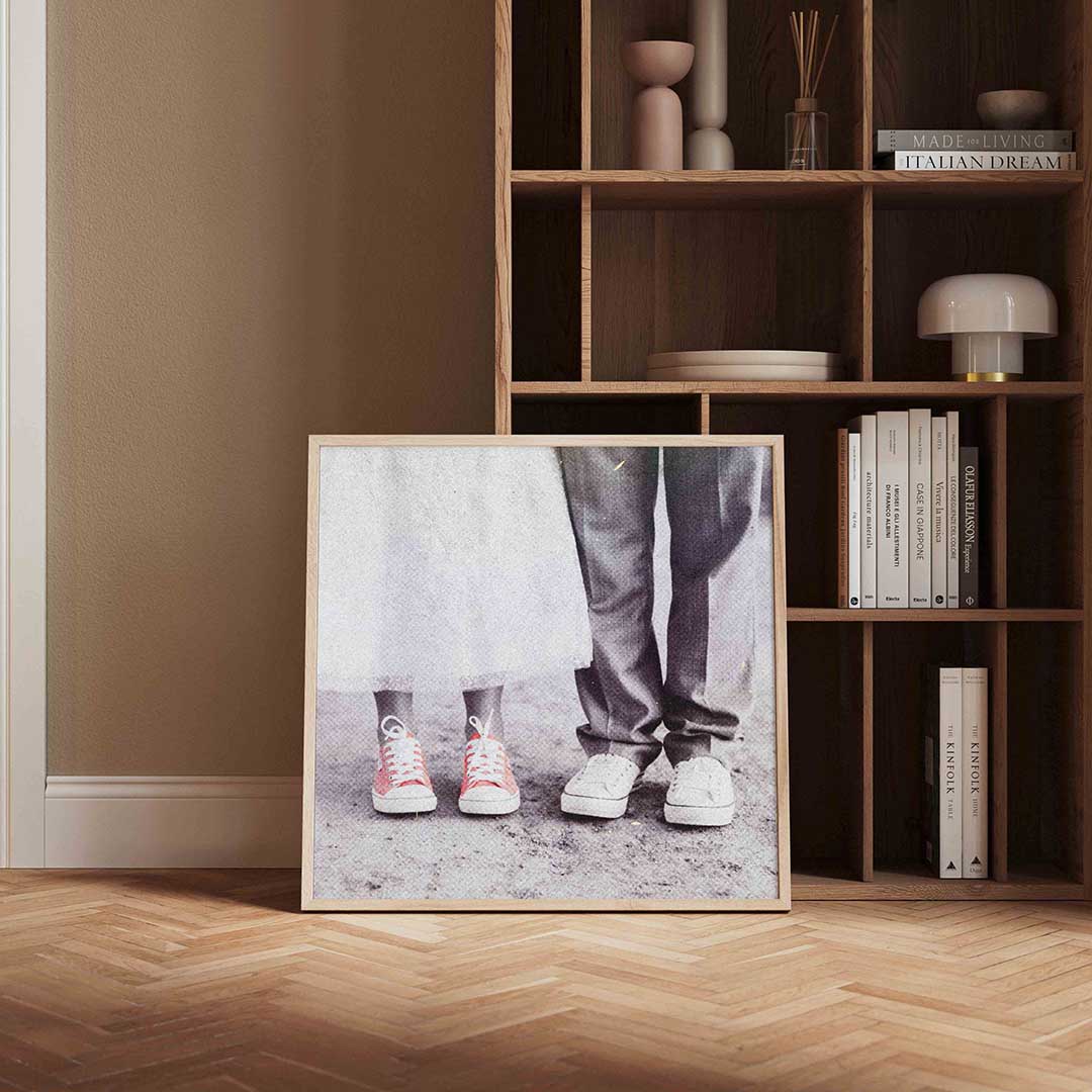 Sneakers en kleding – kleurrijke Pop Art poster in vierkant formaat