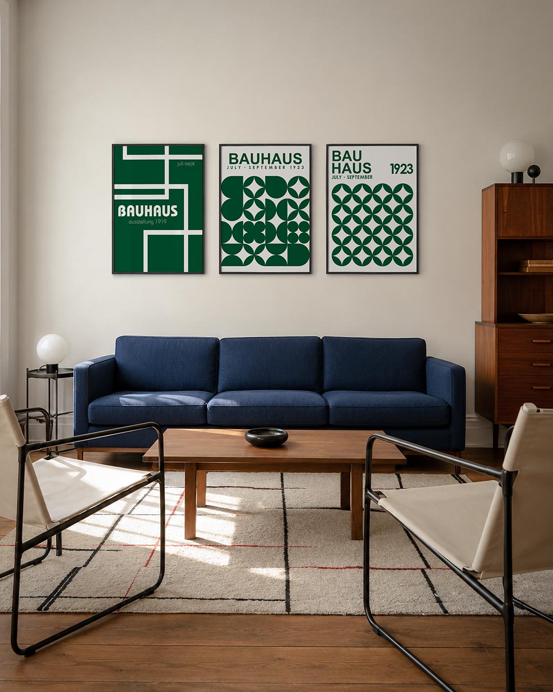 Lijnen en vlakken driedelige posterset – deze posterset in drie delen toont een spel van witte lijnen op een donkergroene