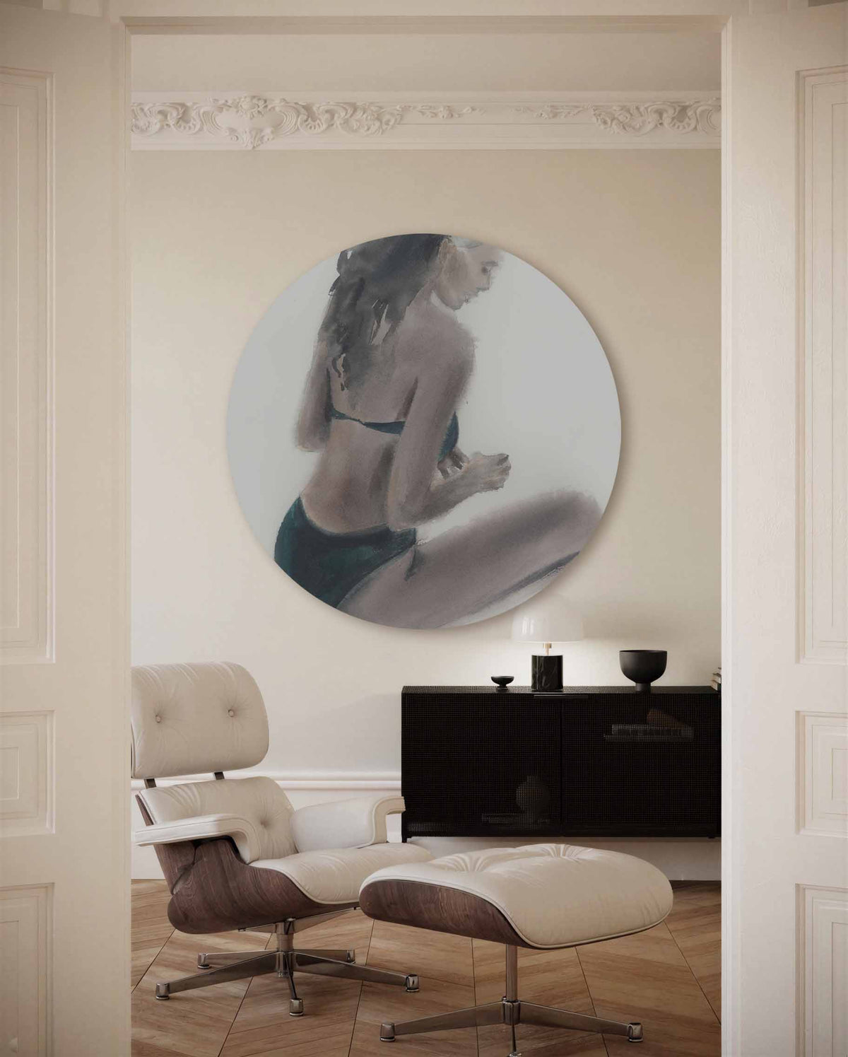 Zittende vrouw – illustratie muurcirkel als ronde muurdecoratie