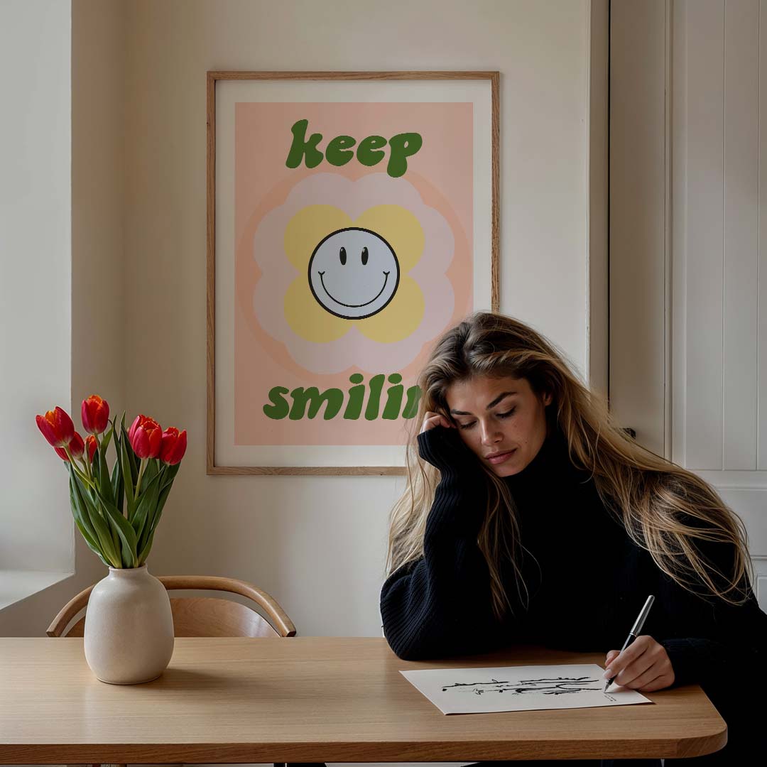 Keep Smilin' – staande muurposter voor een modern interieur