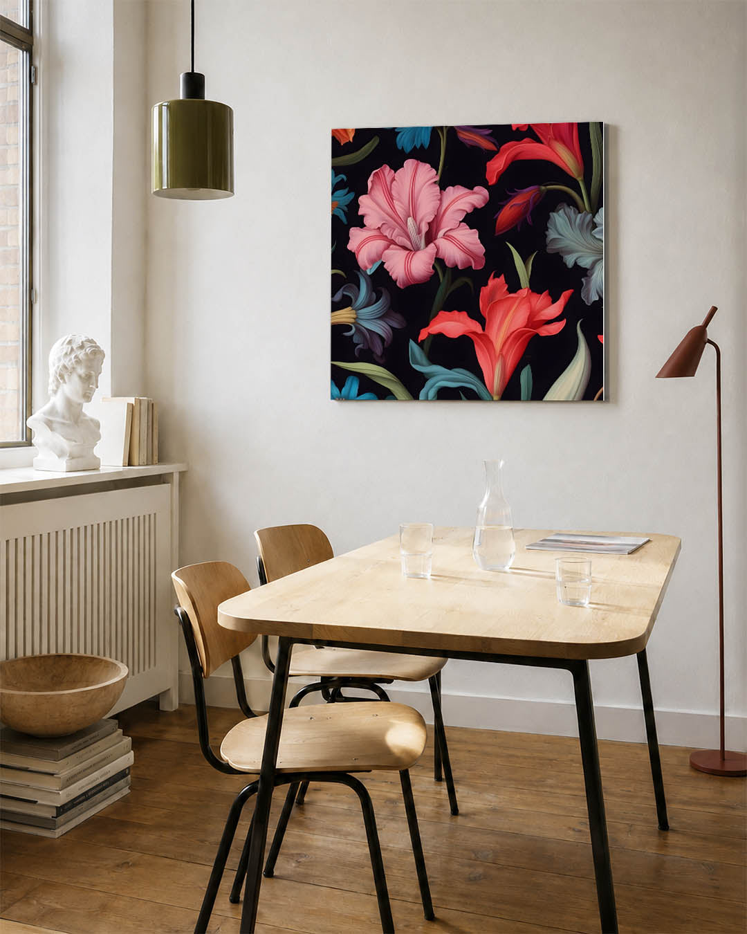 Bloemenpracht op zwart kunstwerk – detailweergave – dit kunstwerk toont levendige bloemen in roze, rood en blauw tegen een