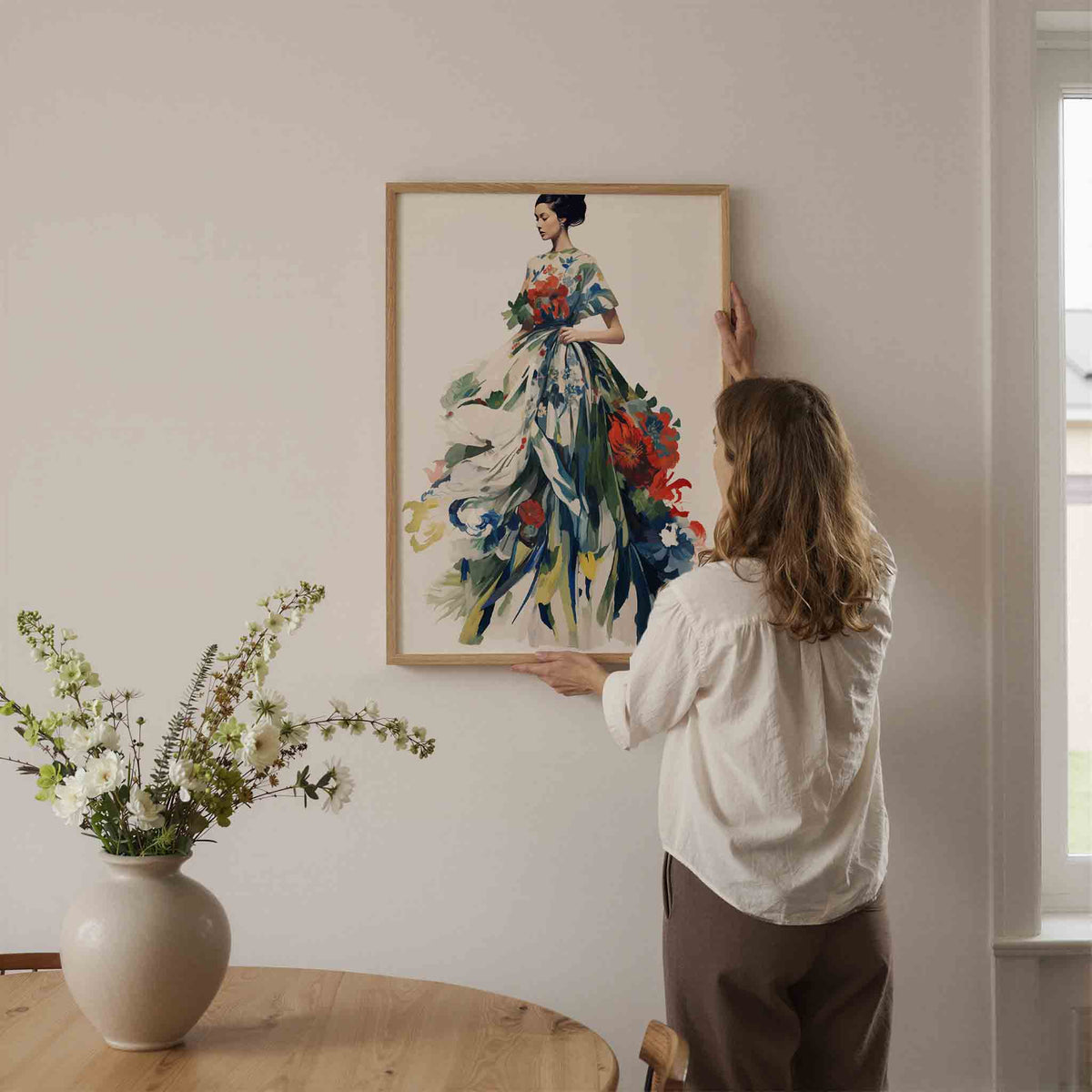 Vrouw in bloemenjurk – botanische wandkunst als portret poster