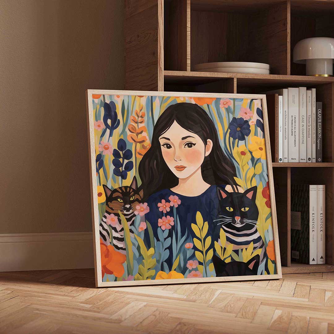 Meisje met katten en bloemen – vierkante portret wanddecoratie van WallArtistic