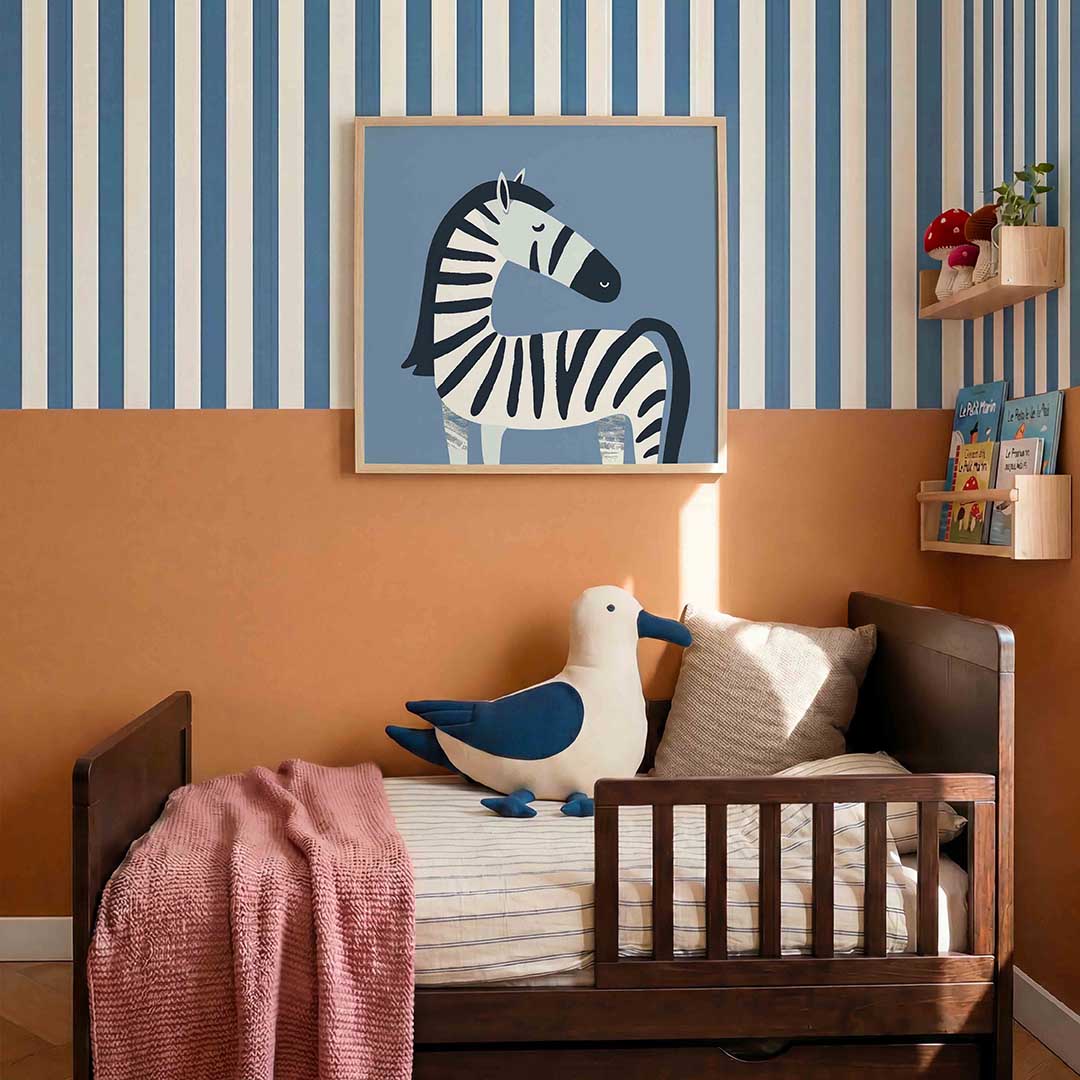 Zebra op blauwe achtergrond – kids poster in vierkant formaat