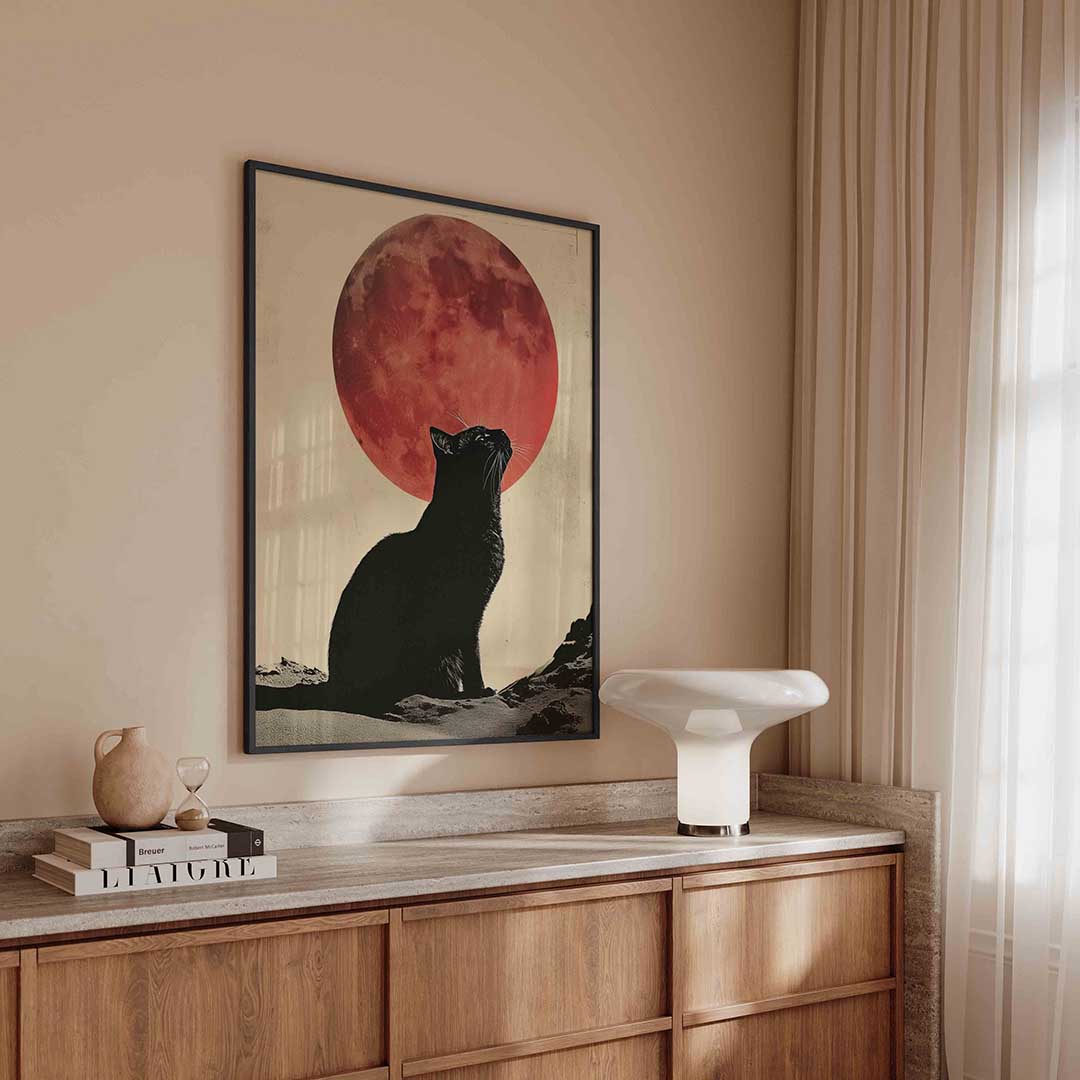 Kat en rode maan – surreal poster in staand formaat