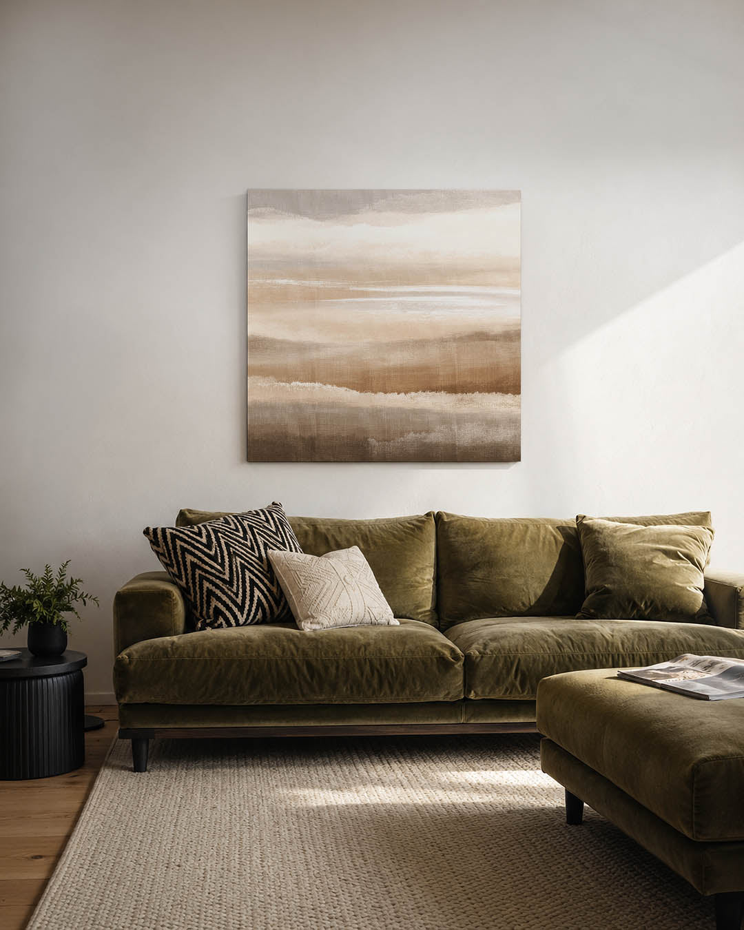 Zachte horizontale lijnen kunstwerk – derde productweergave – dit werk toont vloeiende horizontale lijnen in zachte beige en