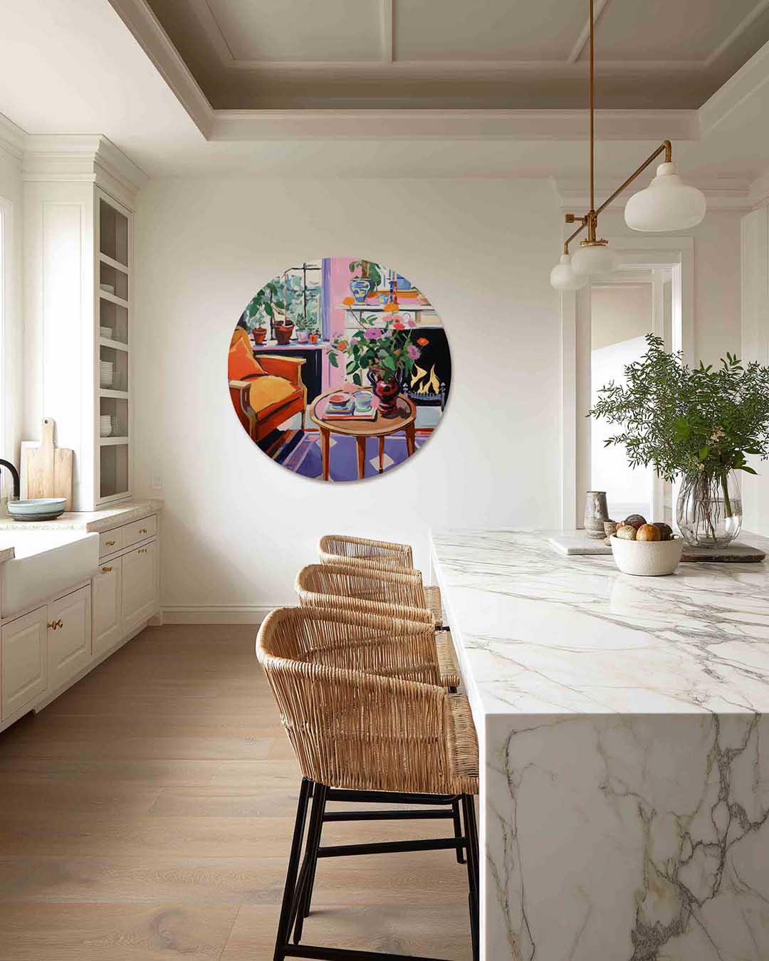 Interieur met bloemen – abstracte muurcirkel als ronde wanddecoratie
