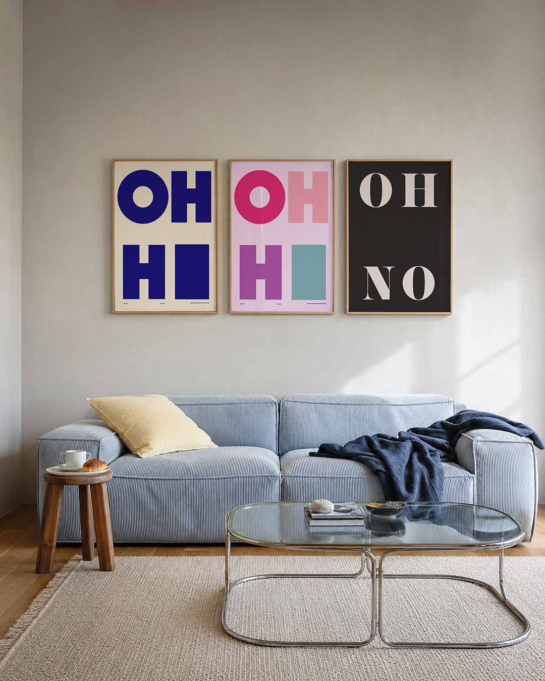 Vorm en kleur posterset – tweede productweergave – deze posterset in drie delen toont grote, blauwe letters op