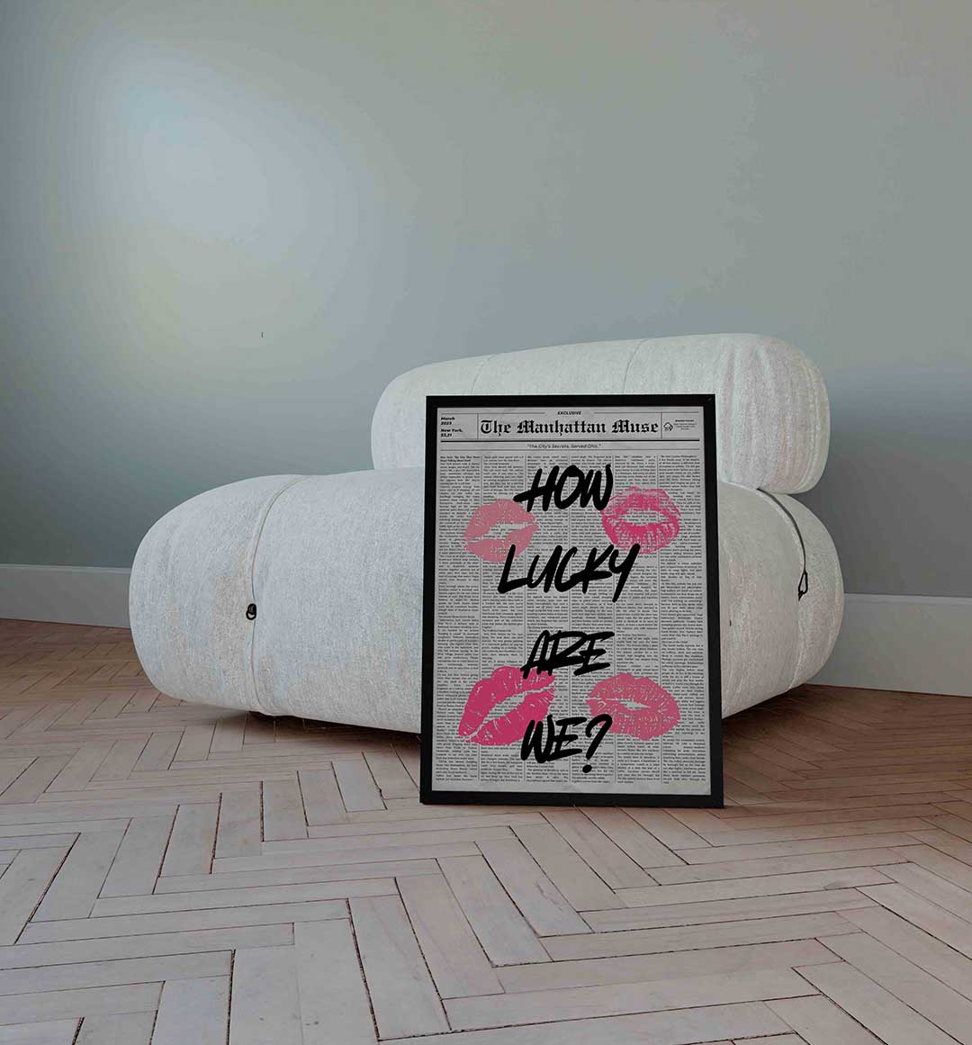 Krantenpagina met tekst en lipafdrukken – Pop Art wandkunst als portret poster