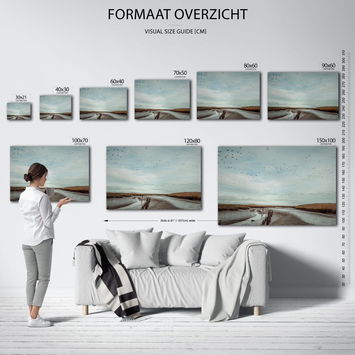 Vogels boven landschap poster – sfeerbeeld – een serene lucht vol vogels boven een uitgestrekt landschap met water en riet.
