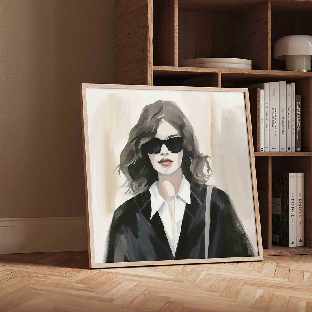 Vrouw met zonnebril – vierkante portret wanddecoratie van WallArtistic