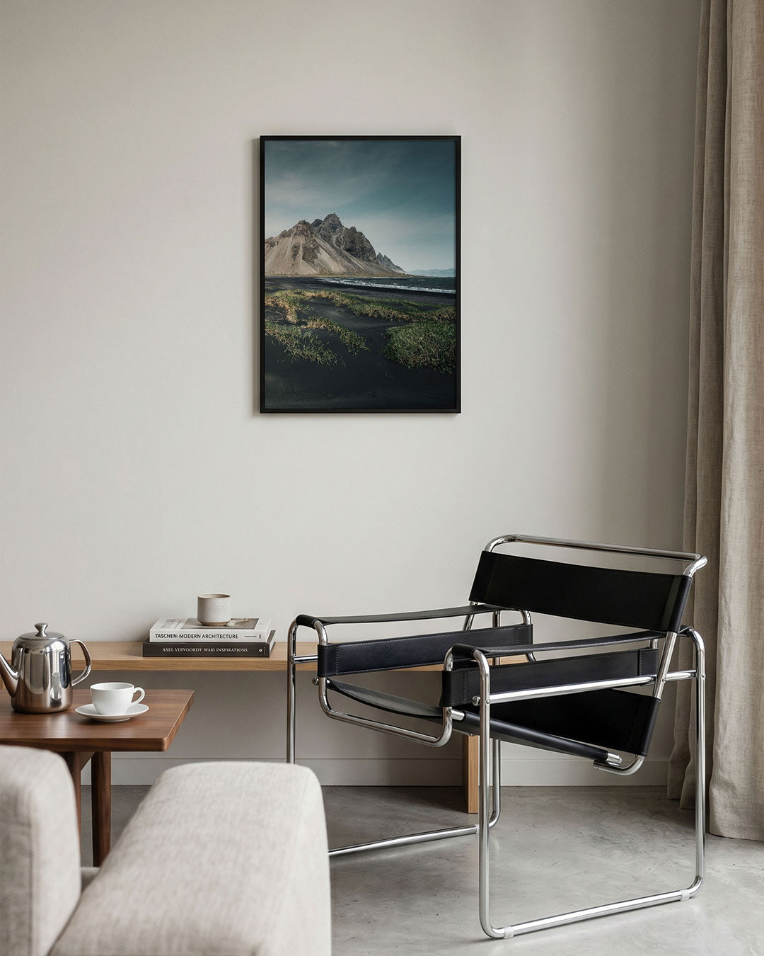 Berglandschap met zwarte zand poster – tweede productweergave – een indrukwekkend berglandschap met zwarte zandstranden en