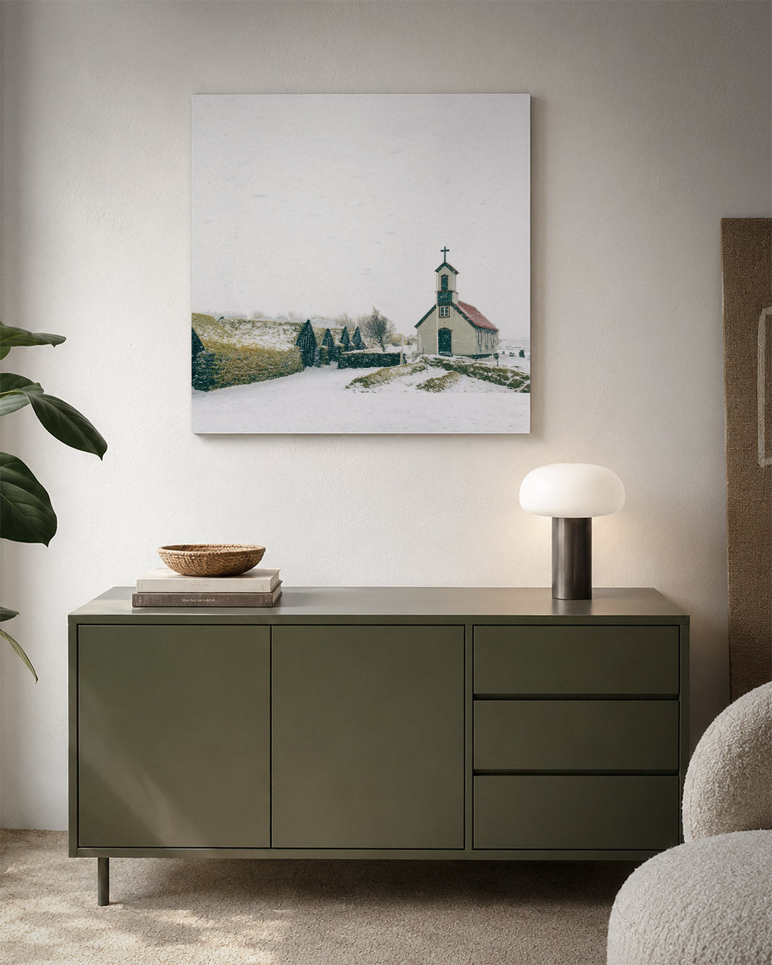 Rustieke winterkerk kunstwerk – detailweergave – een serene winterse scène met een kerk omgeven door besneeuwde landschappen.