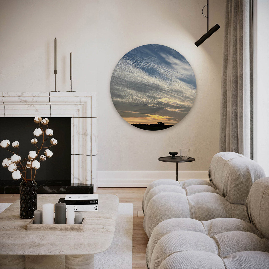 Wolkenspel bij zonsondergang – ronde fotografie wanddecoratie van WallArtistic
