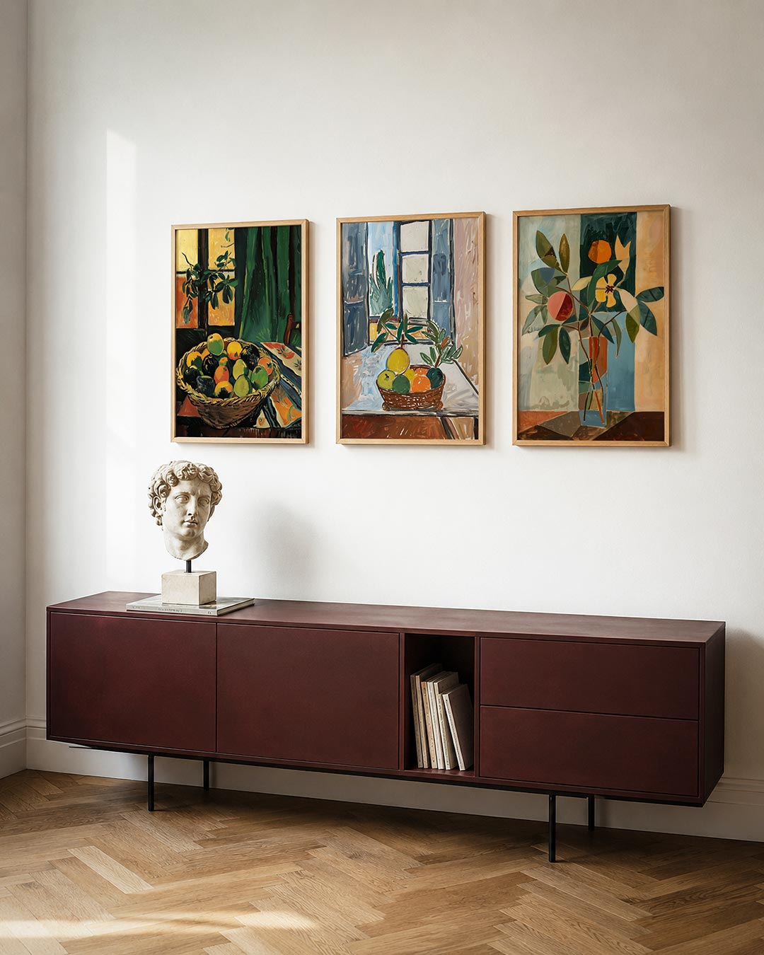 Fruit en licht posterset – tweede productweergave – een mand vol kleurrijk fruit op een tafel, omgeven door