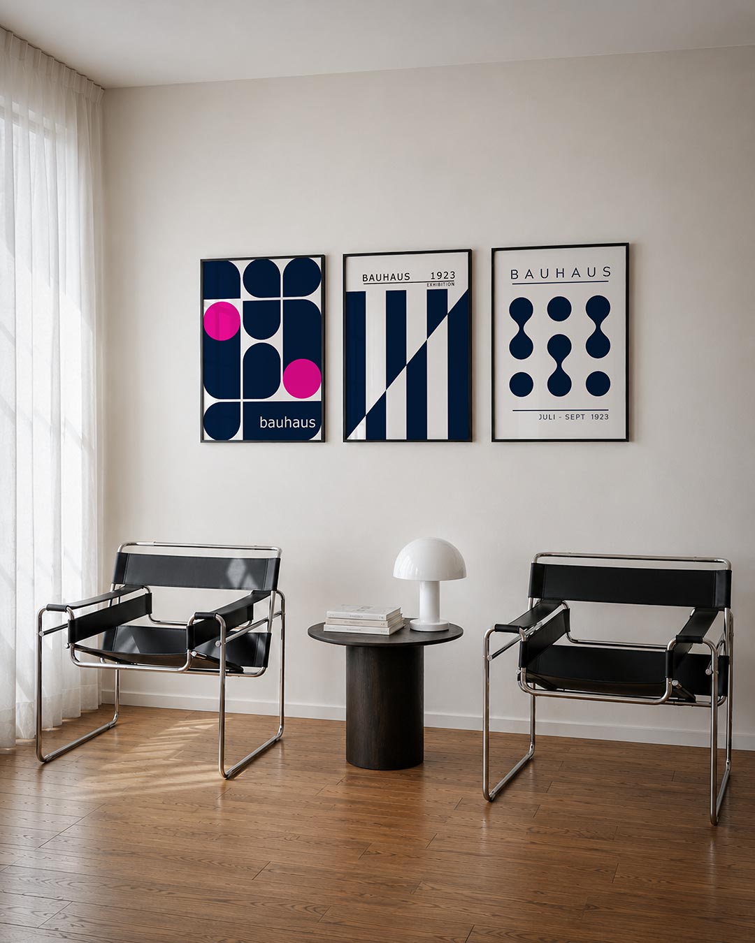 Vorm en kleur driedelige posterset – deze posterset in drie delen toont een speelse combinatie van donkerblauwe en felroze