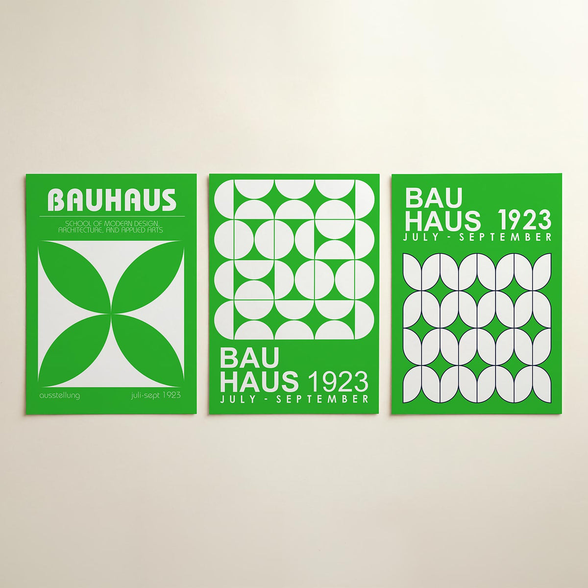 Groene symmetrie driedelige posterset in interieur