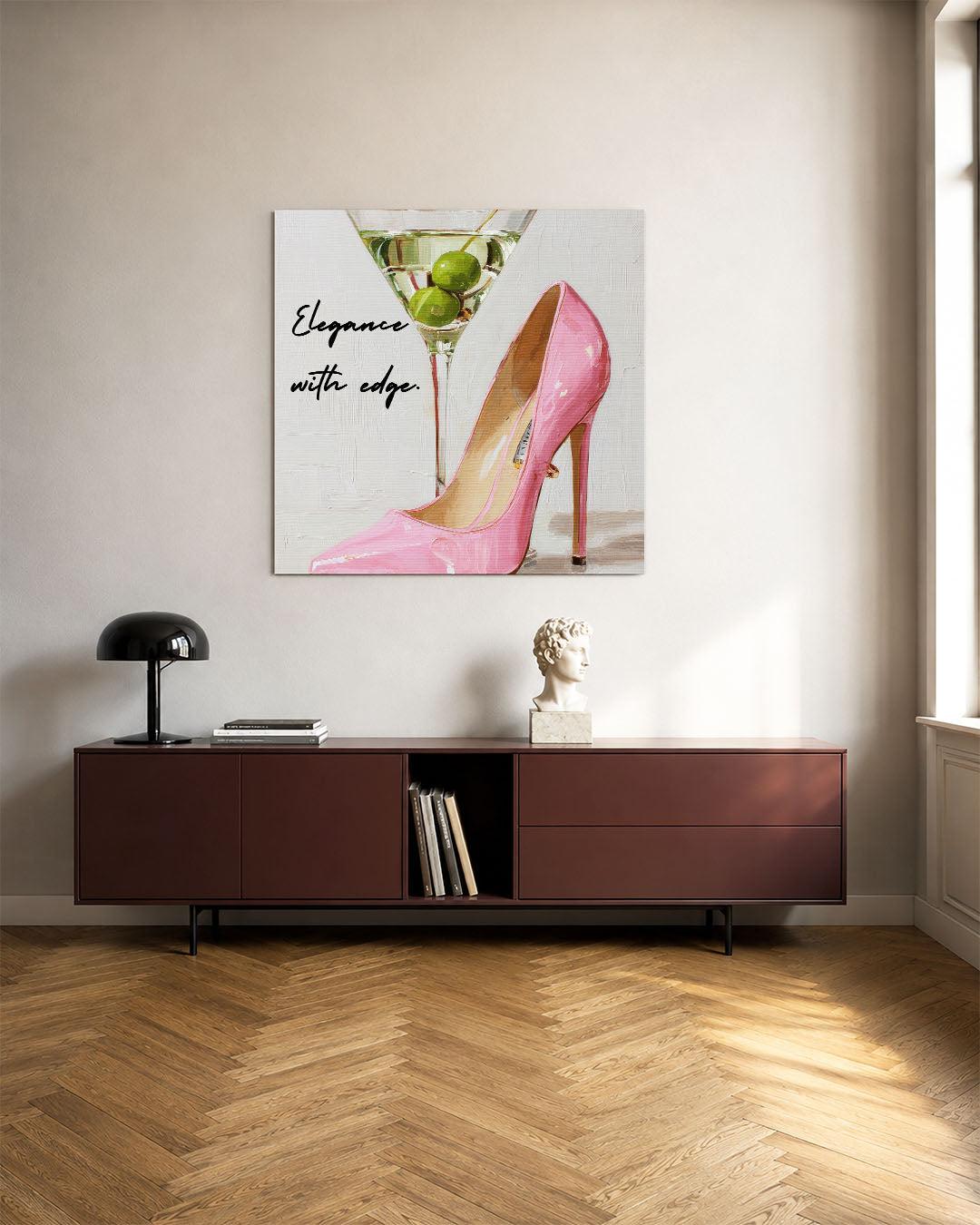 Stiletto en martini kunstwerk – tweede productweergave – dit kunstwerk toont een roze stiletto naast een martini met olijven