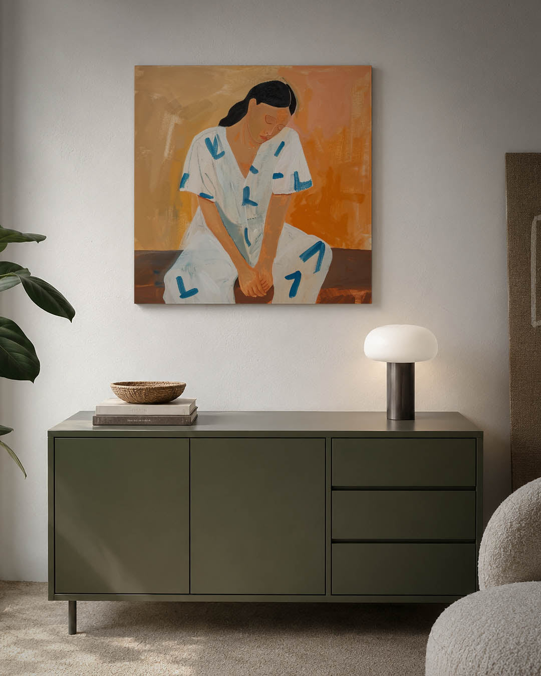 Dromerige vrouw kunstwerk – detailweergave – dit kunstwerk toont een vrouw in een serene pose tegen een warme achtergrond. De