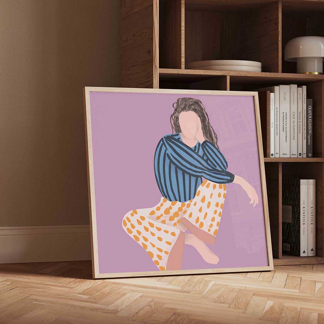 Vrouw in gestreepte blouse – vierkante portret wanddecoratie van WallArtistic