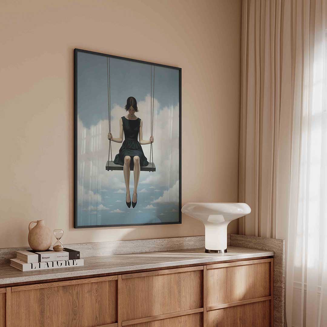 Vrouw op schommel – surreal poster in staand formaat