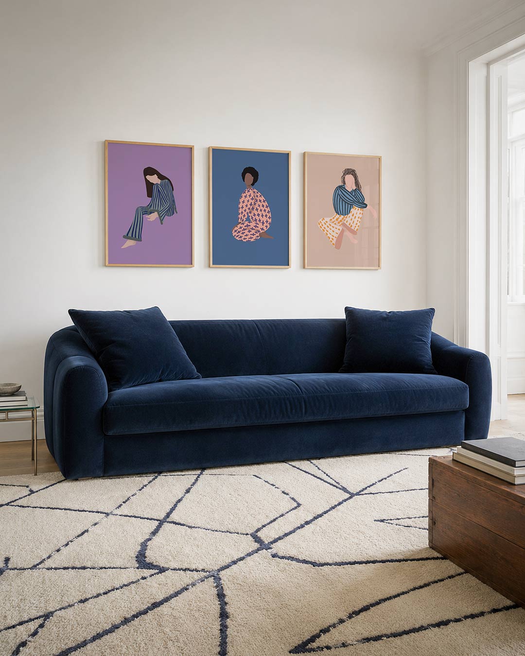 Gestreepte vormen posterset – tweede productweergave – een figuur in blauw gestreepte kleding tegen een lila achtergrond
