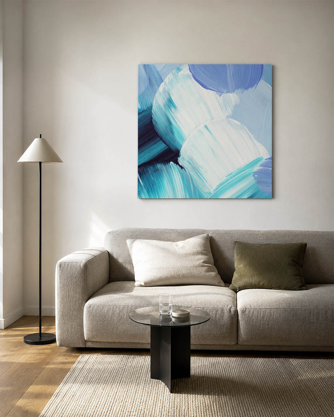 Kleurencompositie kunstwerk – detailweergave – dit werk toont vloeiende penseelstreken in blauw en wit, met subtiele