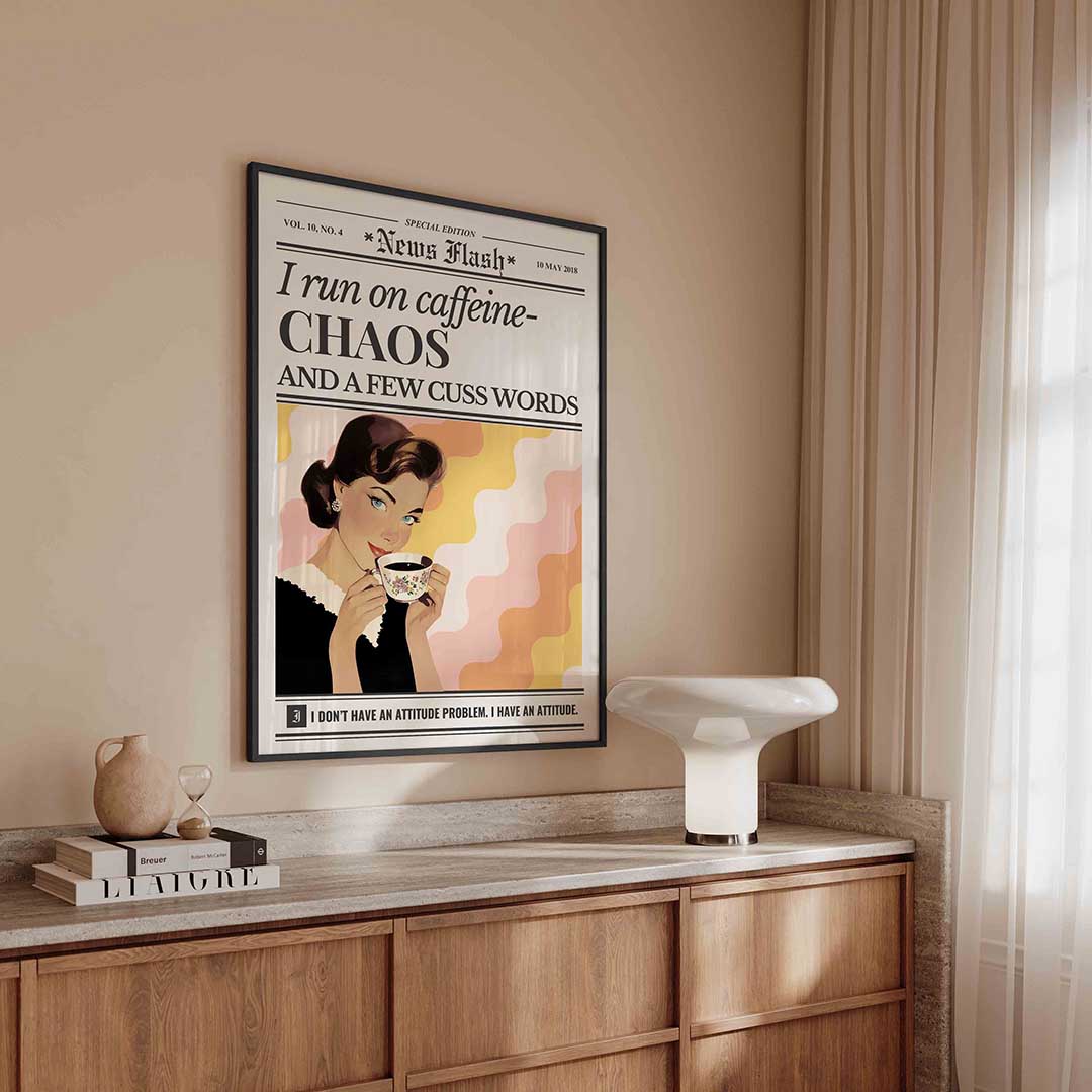 Vrouw met koffiekop – kleurrijke Pop Art poster in staand formaat